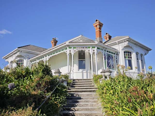 Newly Renovated Grand Villa And Cottage