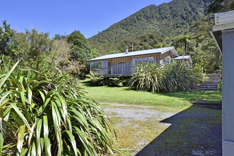 3215 Archers Road Tennyson Inlet_20