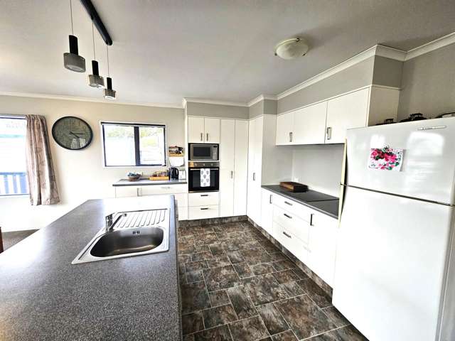 8 Macandrew Street Owaka_3