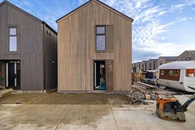 1-6 Hall Street, Five Mile Villas_2