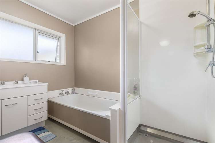 2/14 Rowan Terrace Te Atatu South_13