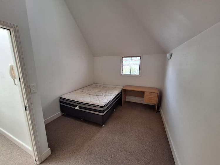 16A Eden Crescent 10015_5