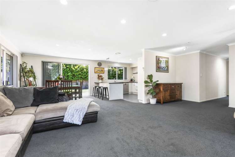 64 Farnborough Drive Grandview Heights_2