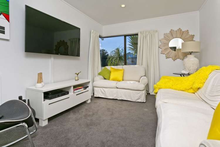 2/7 Seaview Avenue Northcote_14