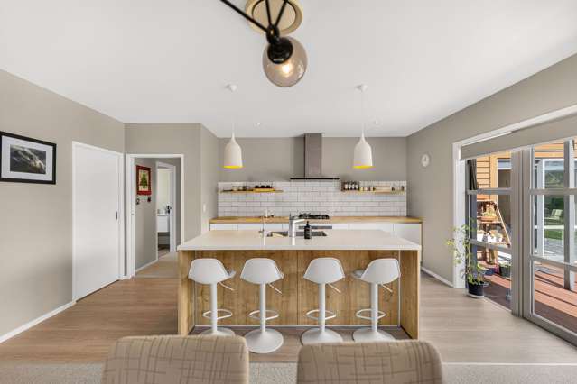 7 Bretby Court Jacks Point_2