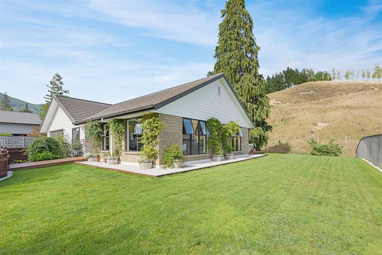 32 Sunningdale Drive Stoke_21