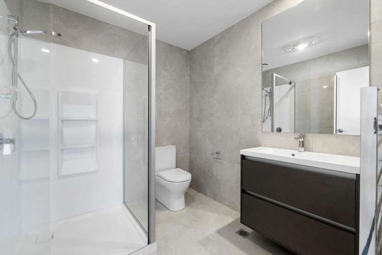 40 Grahame Breed Drive Three Kings_12