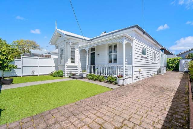 Fully Fenced - Sunny Remuera Villa in DGZ