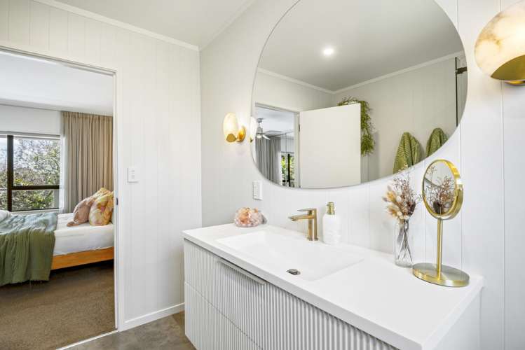 8 Poaka Place Beach Haven_9