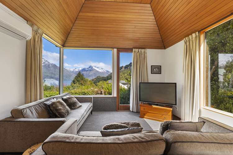 18 Williams Street Fernhill/Sunshine Bay_2