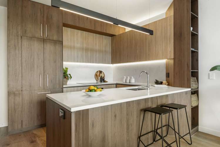 9/423-427 Beach Road_3