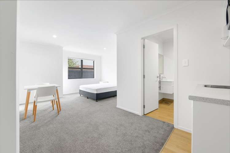 2/54B Cook Street 1074_3