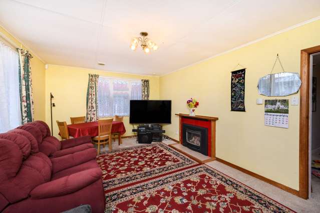 7 Exeter Crescent Takaro_1