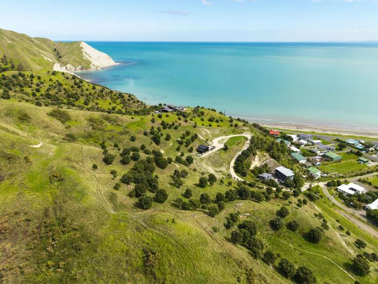 87 Lochiel Street Mahia_5