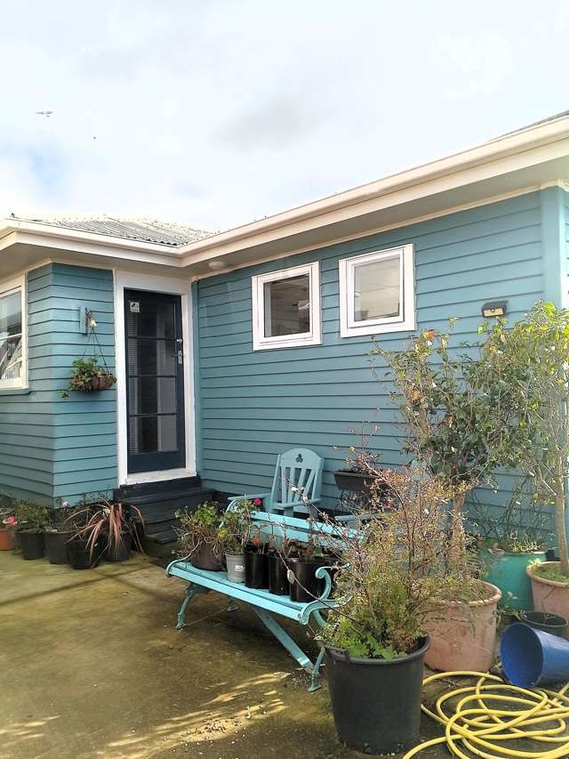 Private, Easy-Care Living in Inglewood