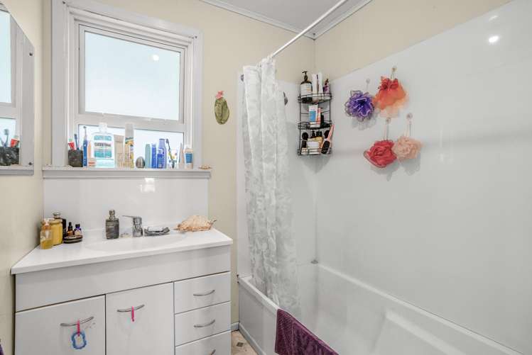 218 Dowse Drive Maungaraki_13