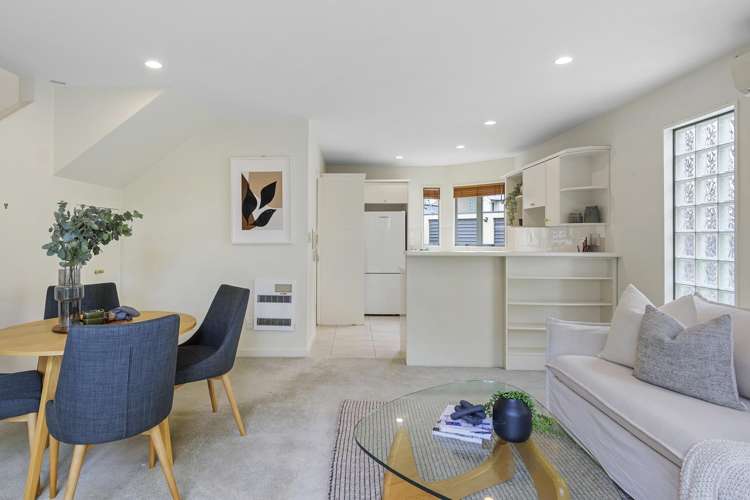 2/28 Derby Street Saint Albans_9