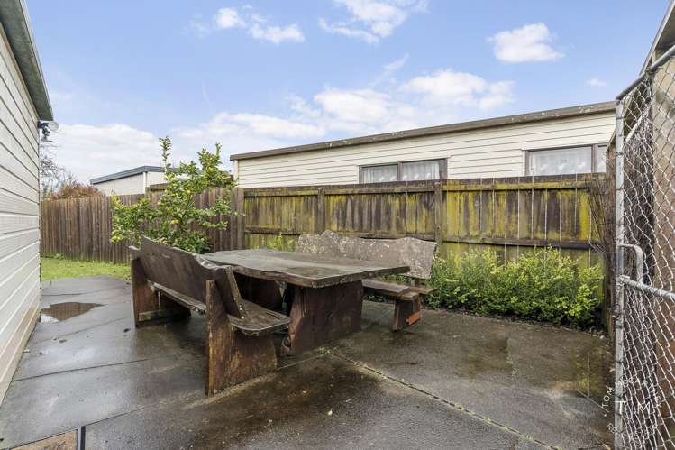 34 Antrim Crescent Otara_16