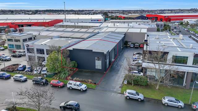 Immaculate industrial unit for lease