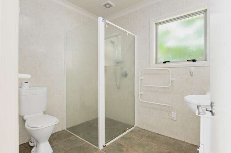25 Dixon Road 2742_13