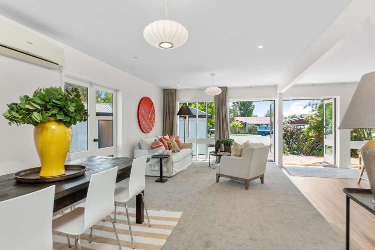 10 Esher Place Saint Martins_9