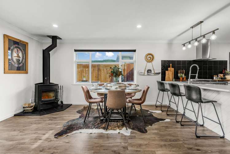 15 Rowe Parade Wainuiomata_3