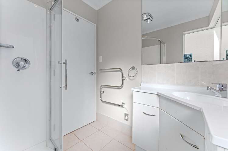 1/296 Wairau Road Glenfield_15