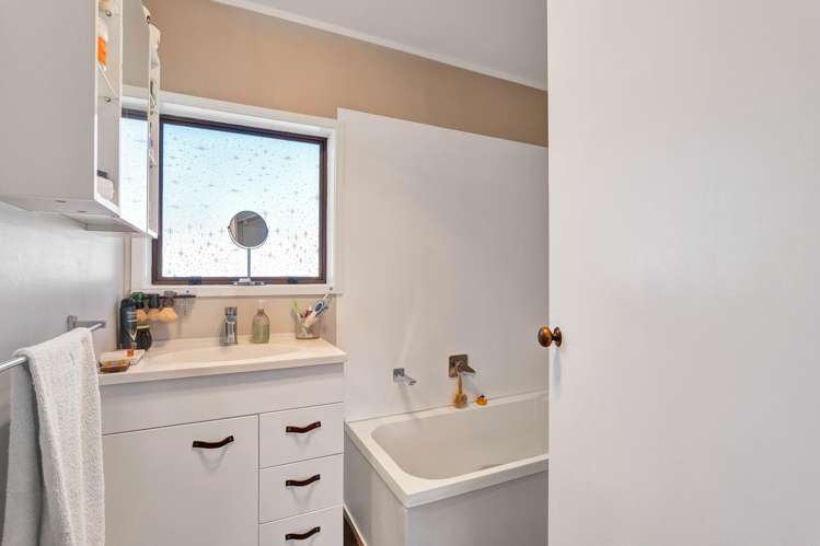 15 Brecon Road Stratford_11