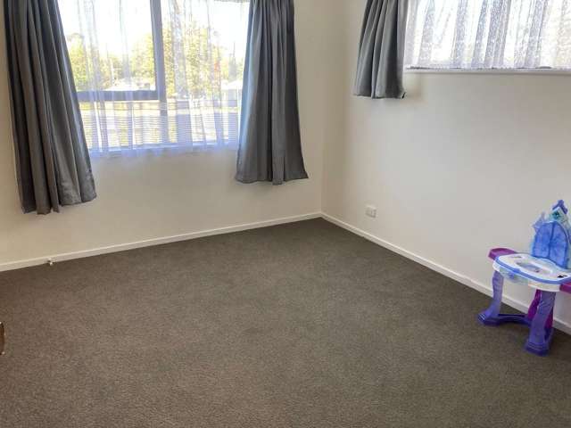 Charming 3BR Home with Deck & AC!