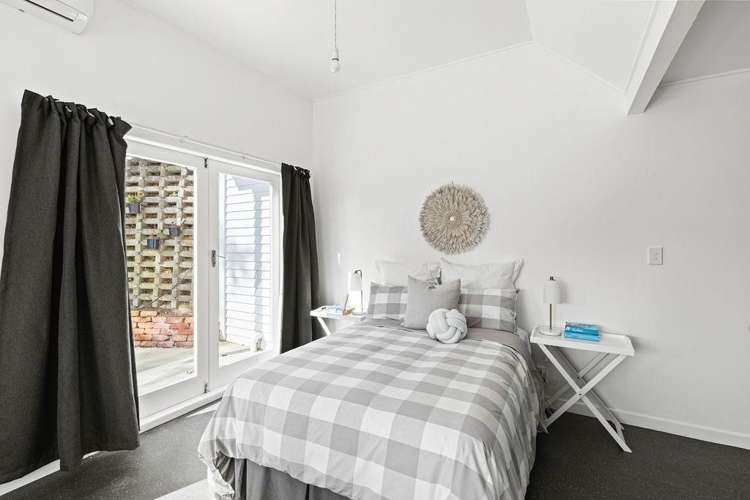 20 Shakespeare Road Bastia Hill_21