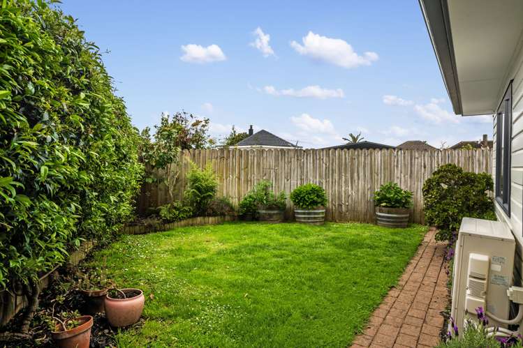 35b Coral Crescent Panmure_7