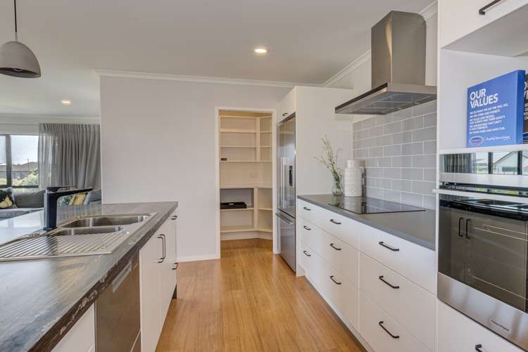 2 Oakmont Crescent Waiwhakaiho_8