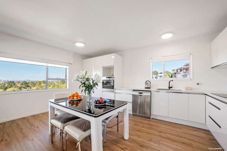 2/1a Girrahween Drive Totara Vale_5