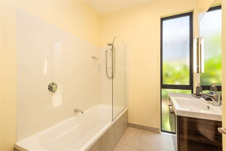 73 Te Awakura Terrace Mount Pleasant_13