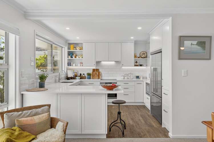 2/83 Winchester Street 10190_2