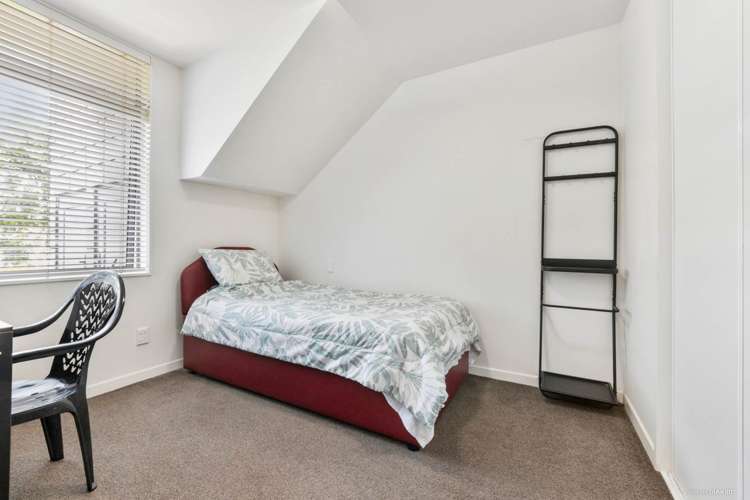 13 Bickerton Way Flat Bush_12