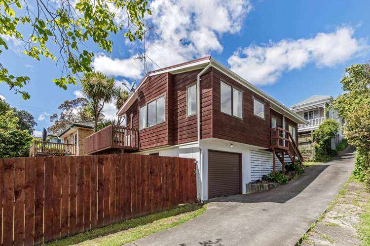 2/148 Sunset Road Unsworth Heights_21