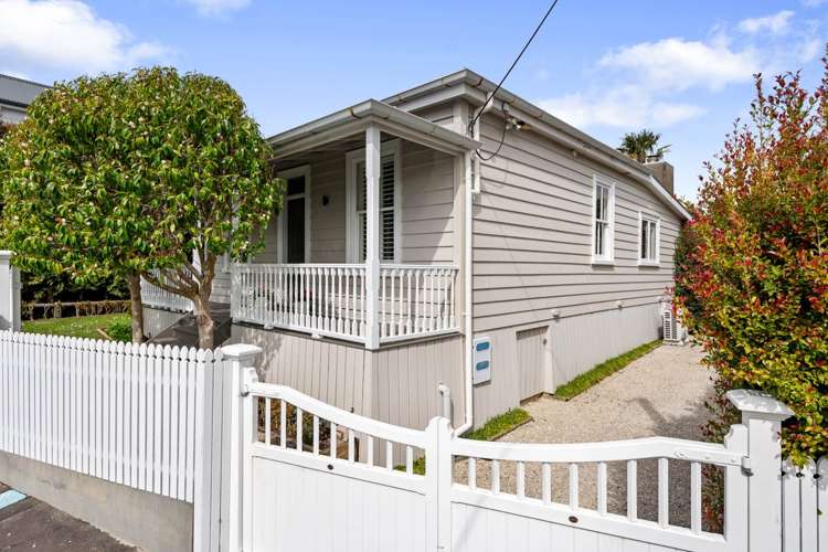 25 Patuone Avenue Devonport_34
