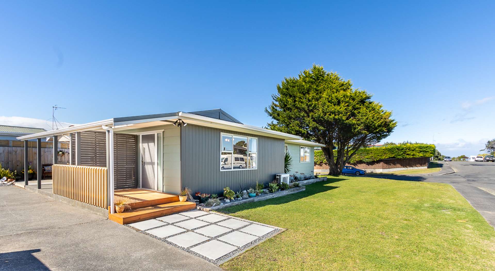 2 Robert Mckeen Street Otaki Beach_0