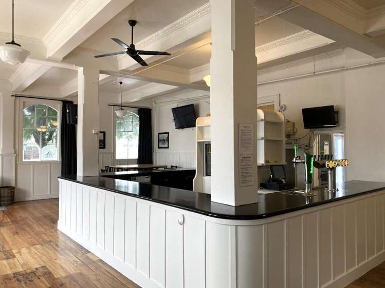 63 High Street North Carterton_8