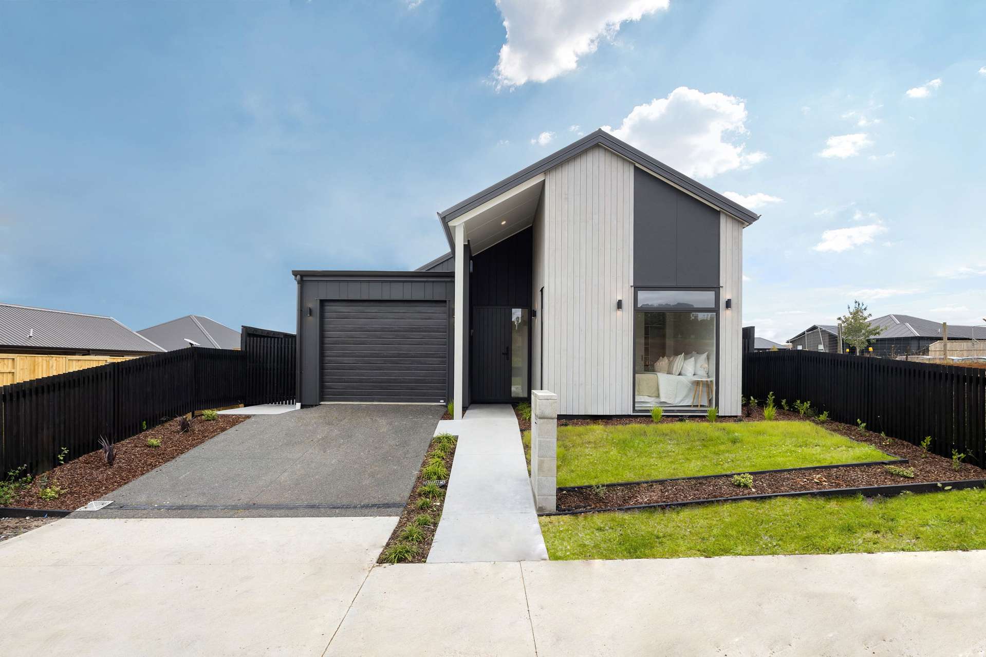 17 Auburn Green Peacocke_0