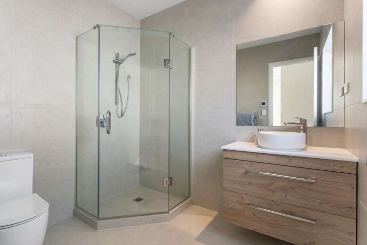 5 Headsail Drive Long Bay_24