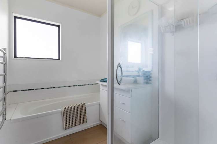 2/62 Trias Road Totara Vale_11