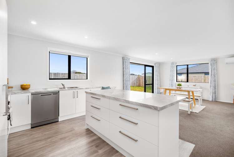 17 Saint Michael Crescent One Tree Point_7