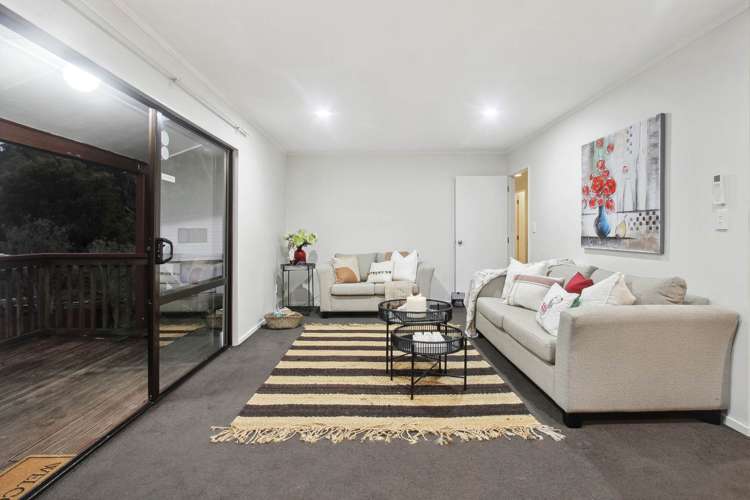 2/51 Greenvalley Rise Glenfield_1