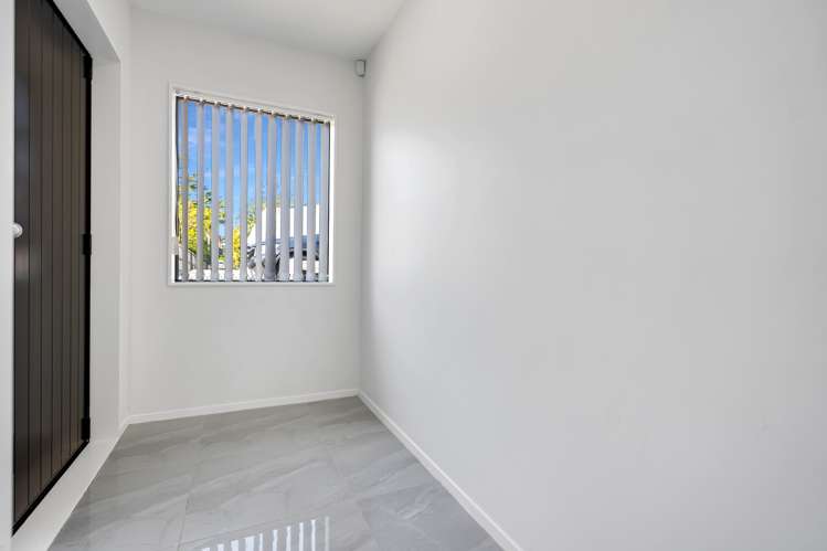 18a Riverpark Crescent Henderson_16