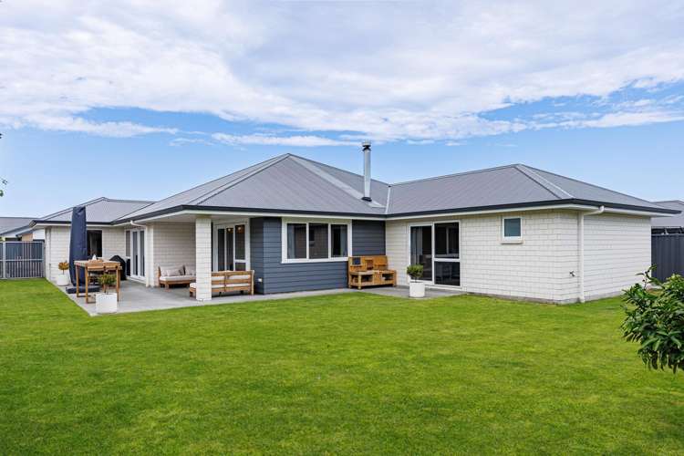 31 Hikawera Drive Frimley_13