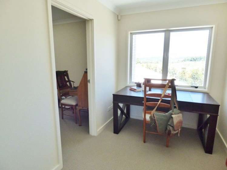 10 Chateau Crescent Rangatira Park_8