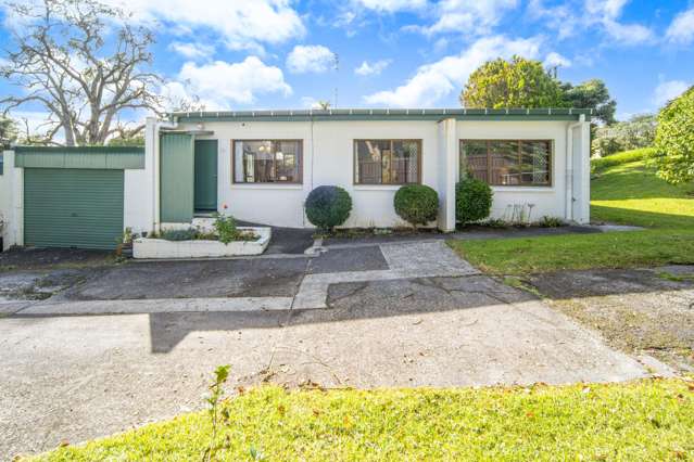 SOUGHT AFTER CLIFF VIEW DRIVE!