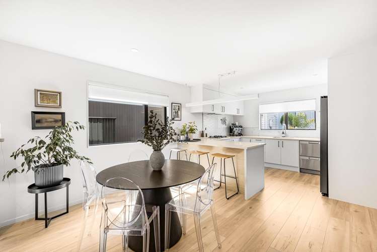 14b Kelwyn Road Kelston_0